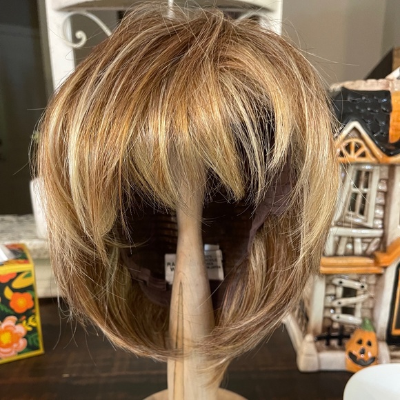 Raquel Welch Wig - Picture 1 of 4